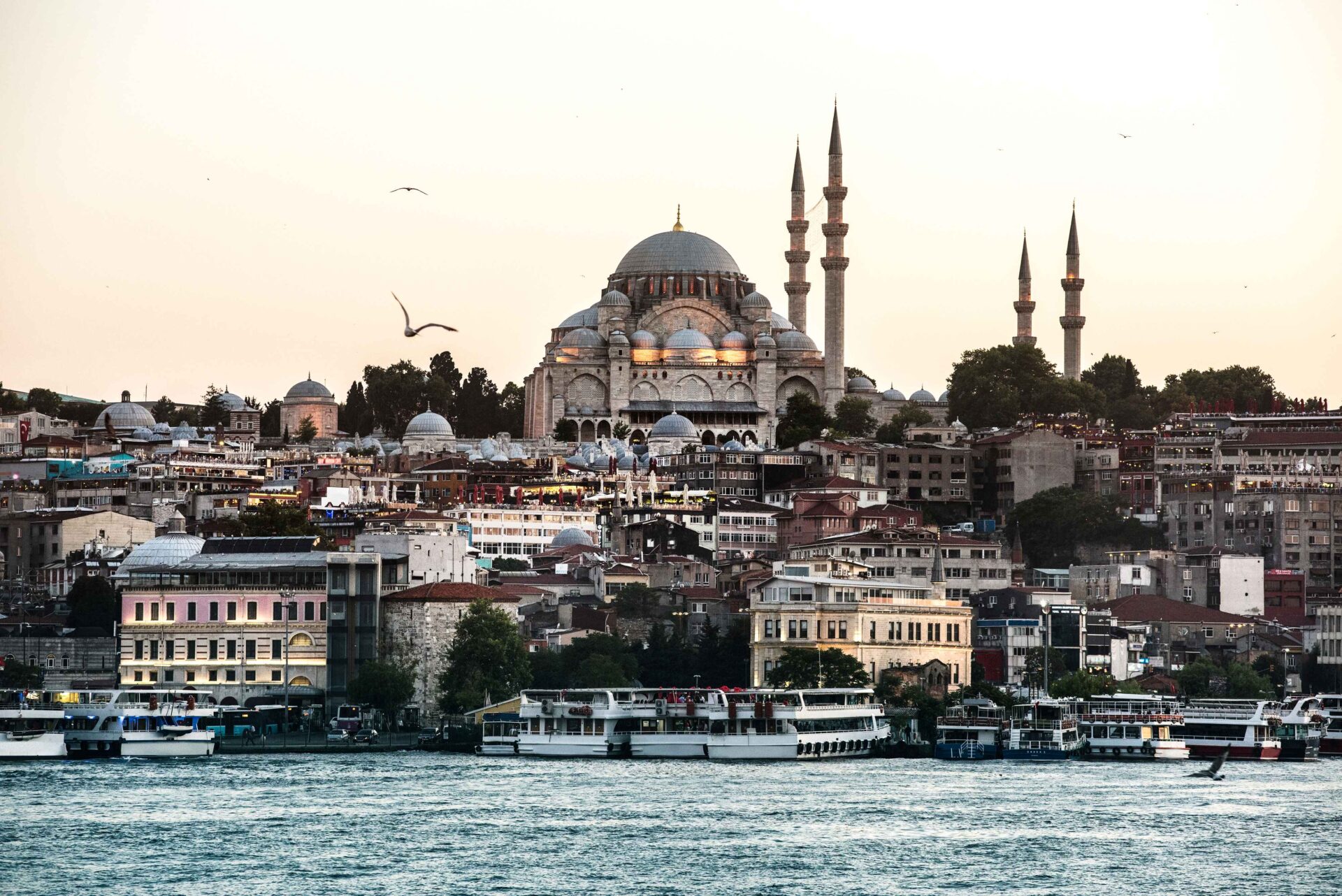 istanbul-s-ocean-with-cruise-ship (1)