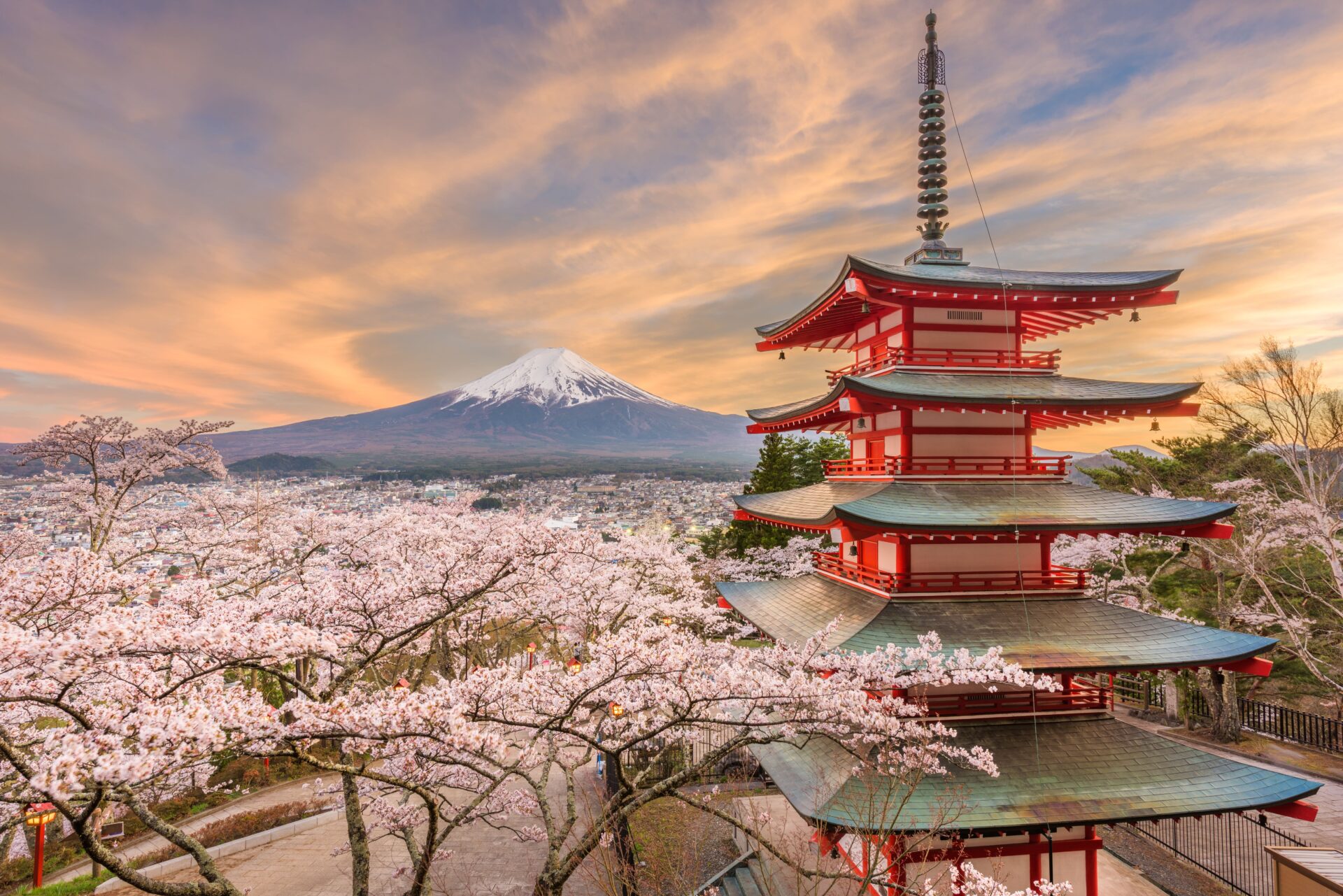 fujiyoshida-japan-view-mt-fuji-pagoda (1)